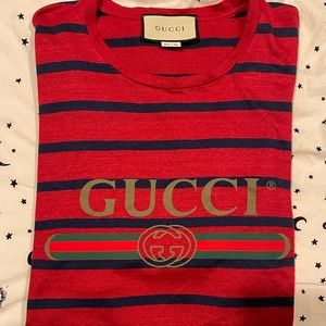 Gucci size medium red and blue striped mens t-shirt size medium